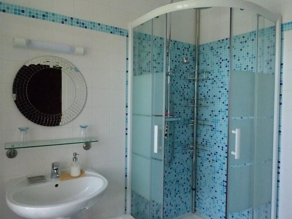 B&B L'Atelier Du Presbytere Saint-Maugan 객실 사진