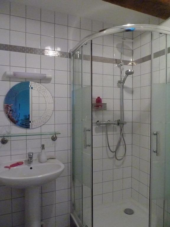 B&B L'Atelier Du Presbytere Saint-Maugan 객실 사진